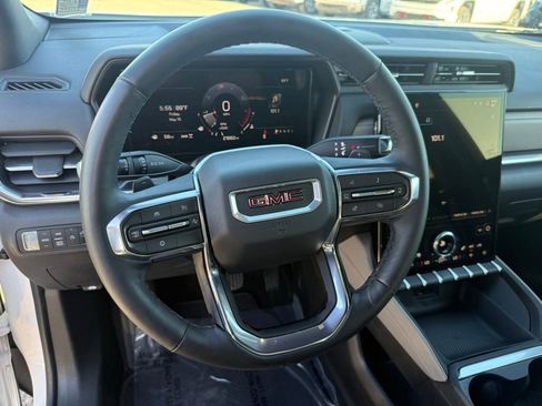 Used 2025 GMC Terrain Elevation w/ Elevation Premium Package AWD/4WD image 16