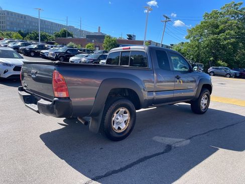 Used 2015 Toyota Tacoma 4x4 Access Cab w/ Convenience Package image 8