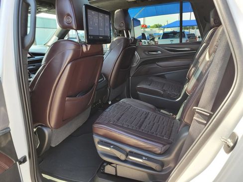 Used 2021 Cadillac Escalade Premium Luxury Platinum AWD/4WD image 3