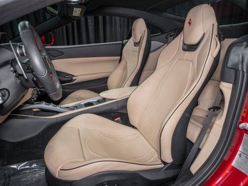 Used 2020 Ferrari Portofino image 10