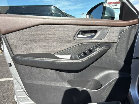 Used 2022 Nissan Rogue SV AWD/4WD image 9