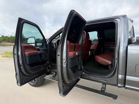 Used 2022 Ford F350 Platinum w/ FX4 Off-Road Package AWD/4WD image 5