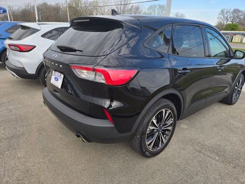 Used 2022 Ford Escape SE w/ SE Sport Appearance Package FWD image 4