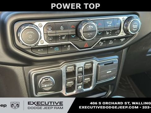 Used 2022 Jeep Wrangler Unlimited Sahara w/ Cold Weather Group AWD/4WD image 16