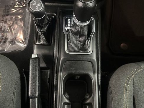 Used 2024 Jeep Wrangler Unlimited w/ Convenience Group AWD/4WD image 15