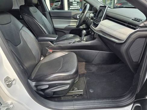 Used 2023 Jeep Compass Latitude AWD/4WD image 42