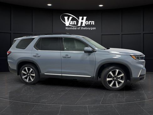 Used 2024 Honda Pilot Touring image 7