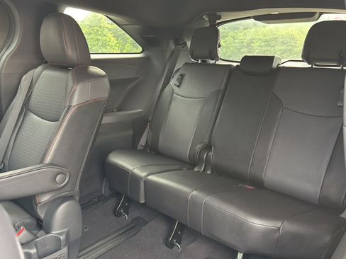 Used 2022 Toyota Sienna XSE w/ XSE Plus Package AWD/4WD image 18