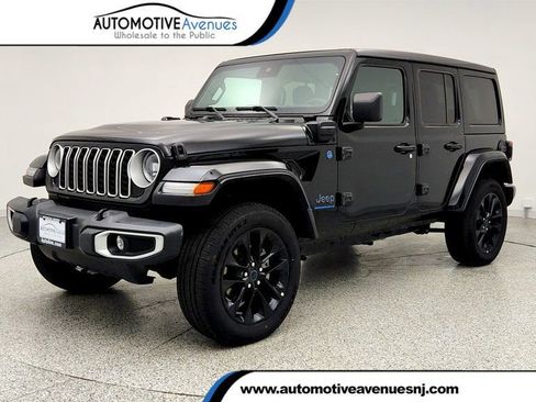 Used 2025 Jeep Wrangler Unlimited Sahara w/ Safety Group image 1