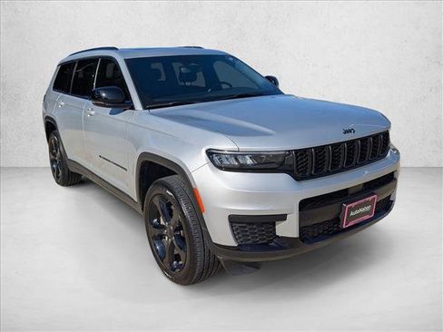 Certified 2024 Jeep Grand Cherokee L Altitude image 3