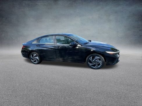 New 2025 Hyundai Elantra Limited image 26
