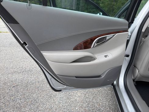 Used 2011 Buick LaCrosse CXS w/ Driver Confidence Package FWD image 22