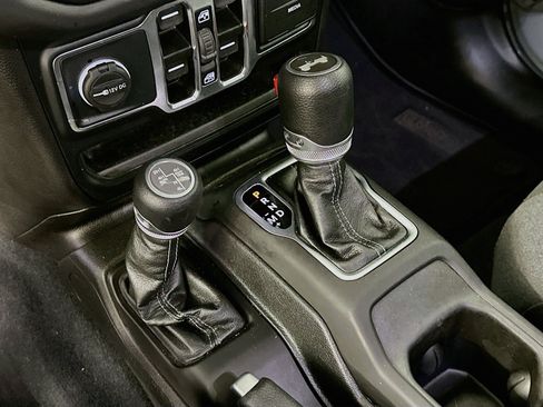 Used 2024 Jeep Wrangler Unlimited Sahara AWD/4WD image 24