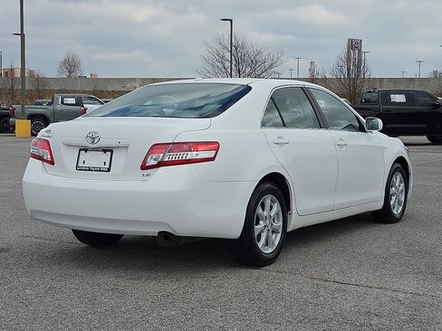 Used 2011 Toyota Camry LE image 5
