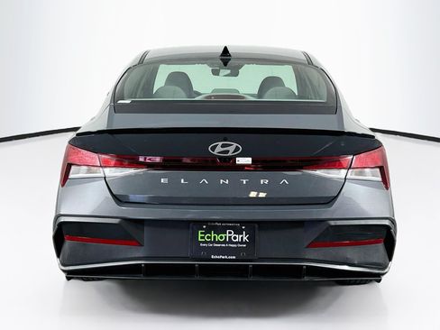 Used 2025 Hyundai Elantra Sport FWD image 7