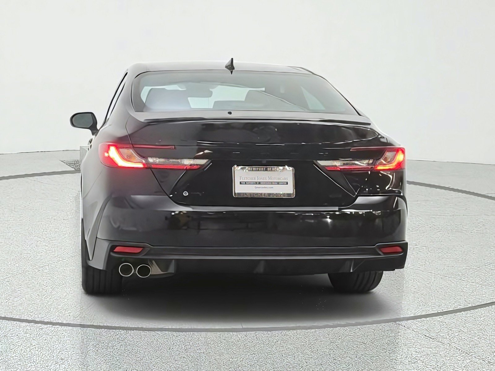 Used 2025 Toyota Camry SE w/ Convenience Package FWD image 6