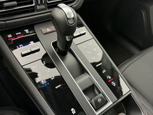 New 2026 Porsche Macan image 22