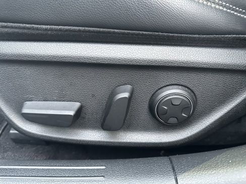 Used 2023 Genesis G70 2.0T image 18