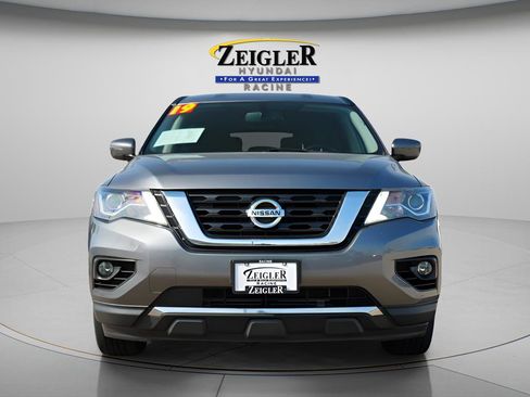 Used 2019 Nissan Pathfinder SV AWD/4WD image 2