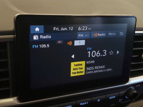 Used 2025 Hyundai Venue SEL FWD image 19