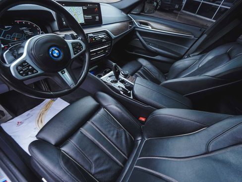 Used 2022 BMW 530e xDrive w/ Executive Package image 15