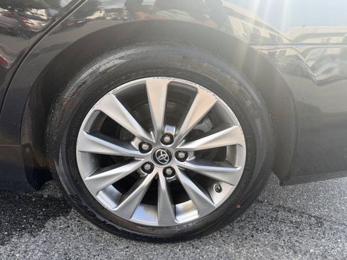 Used 2017 Toyota Camry XLE w/ Convenience Package FWD image 11