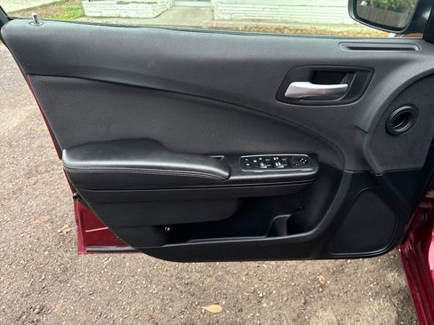 Used 2018 Dodge Charger SXT w/ Blacktop Package image 10