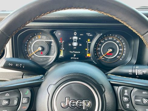 Certified 2024 Jeep Gladiator Sport AWD/4WD image 12