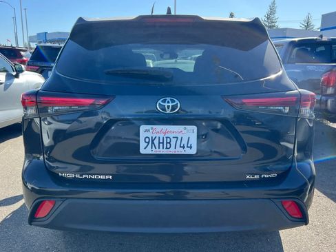 Used 2024 Toyota Highlander XLE AWD/4WD image 5