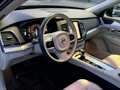 Used 2017 Volvo XC90 T5 Momentum w/ Vision Package image 18