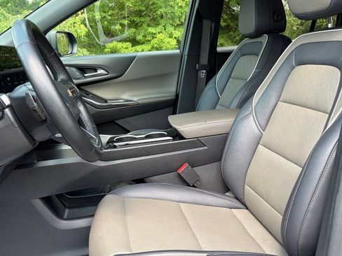 Used 2025 Chevrolet Equinox LT w/ Convenience Package II FWD image 4