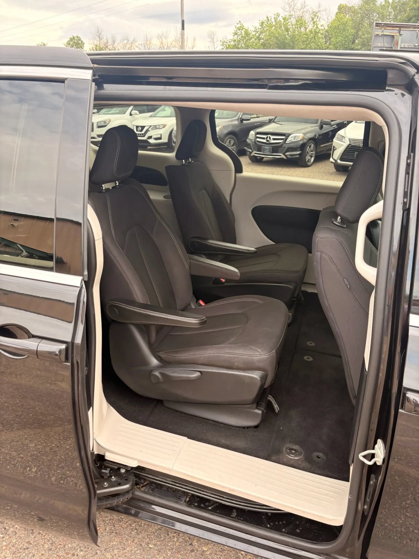 Used 2020 Chrysler Voyager LX w/ Cold Weather Group FWD image 30