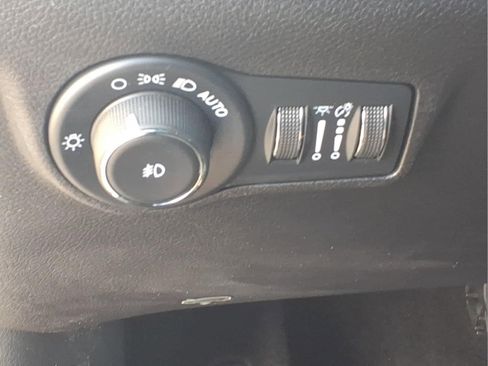 Used 2024 Jeep Compass Latitude AWD/4WD image 19
