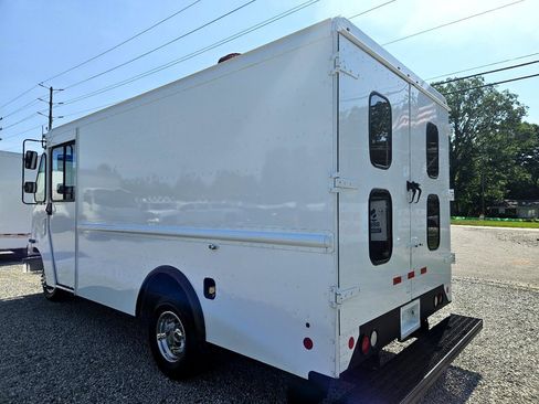 Used 2014 Ford E-350 and Econoline 350 Super Duty w/ A/C Prep Package image 3