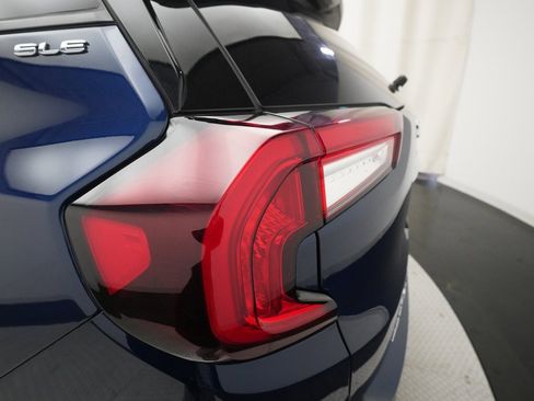 Used 2023 GMC Terrain SLE w/ Driver Convenience Package image 32