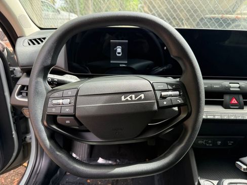 Used 2025 Kia K4 LXS image 27