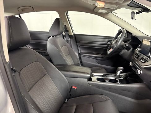 Used 2024 Nissan Altima 2.5 SV FWD image 17