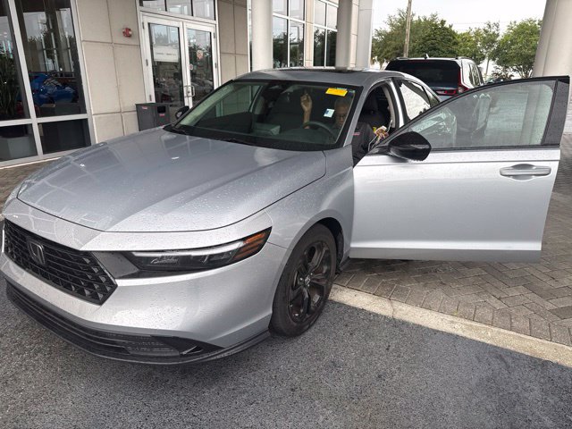 Used 2025 Honda Accord SE image 3