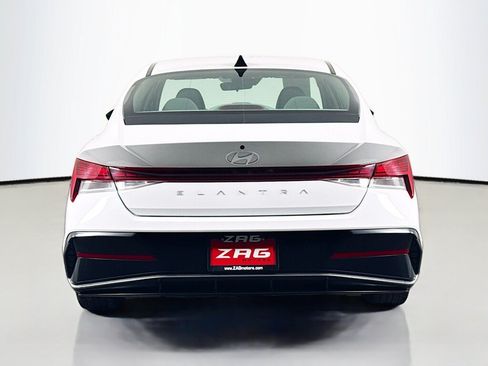 Used 2025 Hyundai Elantra SEL FWD image 4