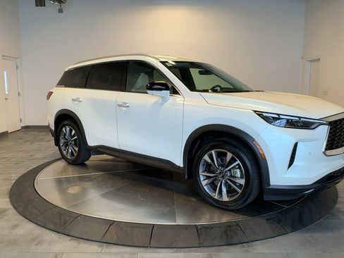 Certified 2025 INFINITI QX60 Luxe image 2