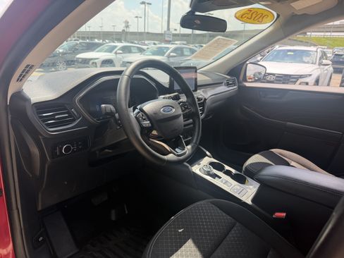 Used 2025 Ford Escape Active w/ Cold Weather Package AWD/4WD image 29