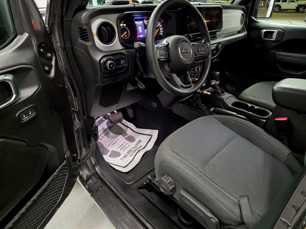 Used 2025 Jeep Wrangler Unlimited Sport AWD/4WD image 14