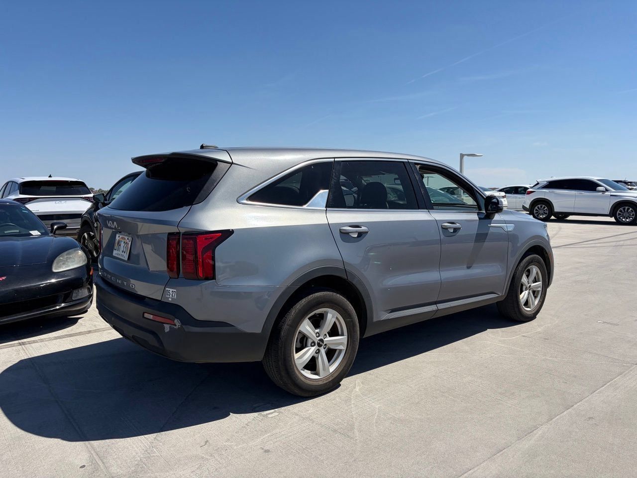 Used 2022 Kia Sorento LX FWD image 2