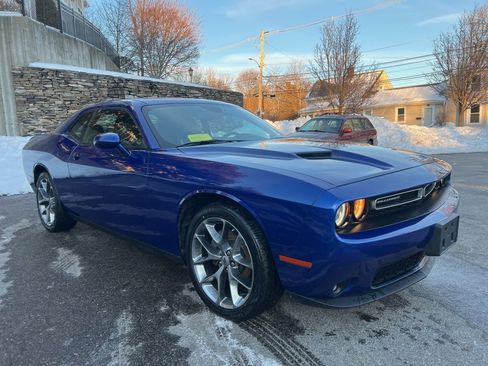 Used 2022 Dodge Challenger SXT w/ Plus Package image 7