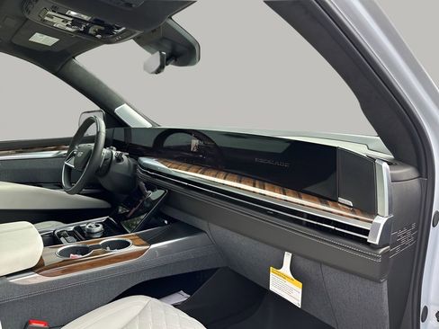 New 2026 Cadillac Escalade Platinum Sport w/ LPO, Floor Liner Package AWD/4WD image 17