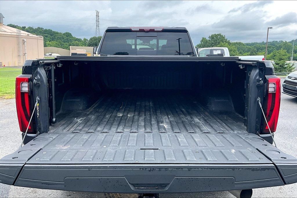Used 2024 GMC Sierra 3500 Denali Ultimate AWD/4WD image 9