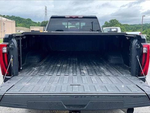 Used 2024 GMC Sierra 3500 Denali Ultimate AWD/4WD image 9