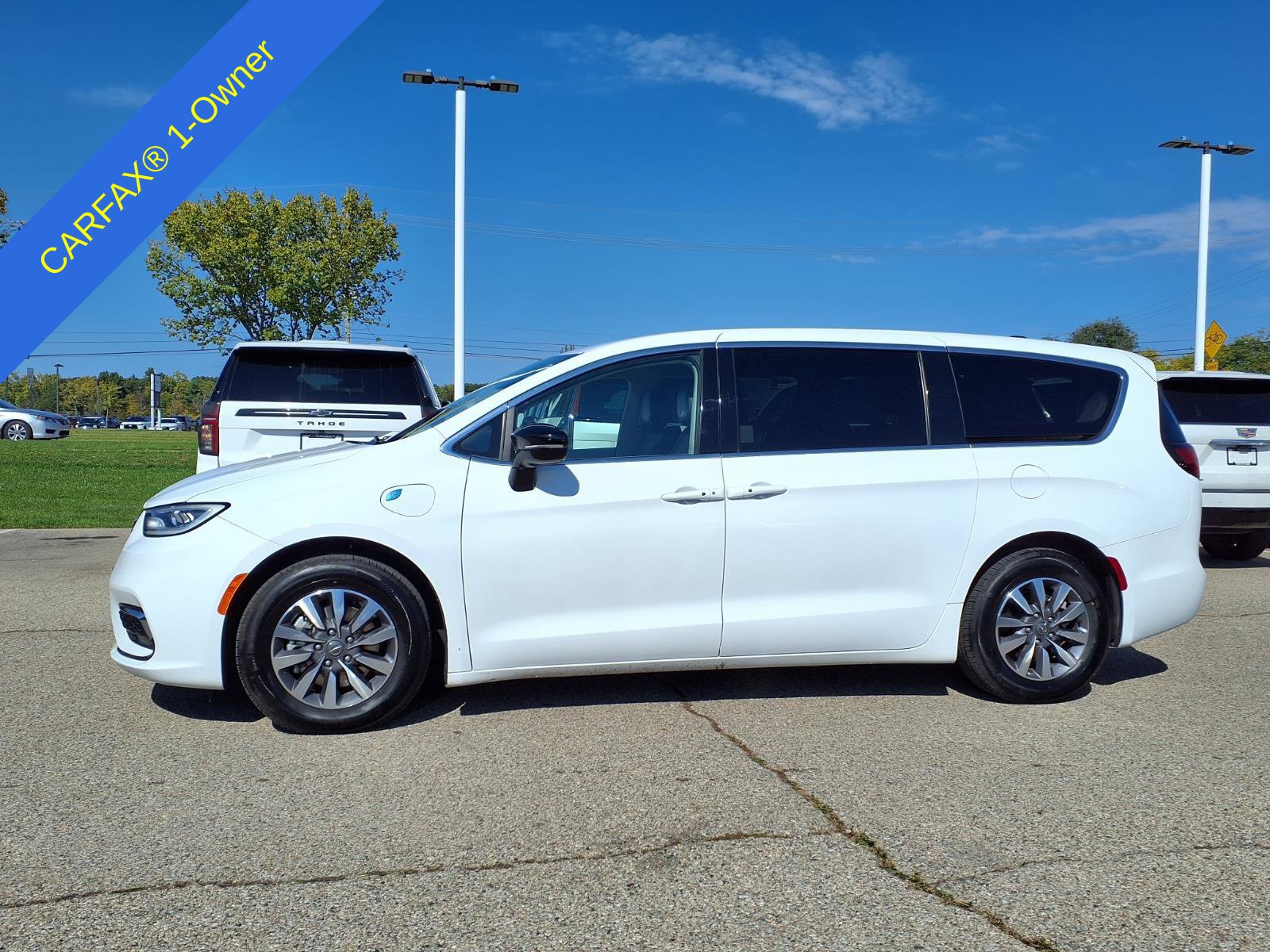 Used 2024 Chrysler Pacifica Limited FWD image 8