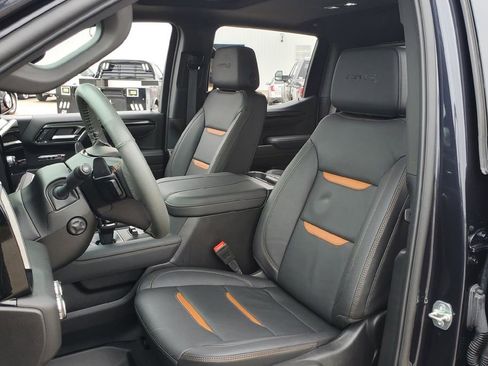 Used 2025 GMC Sierra 1500 AT4 w/ AT4 Premium Package AWD/4WD image 11