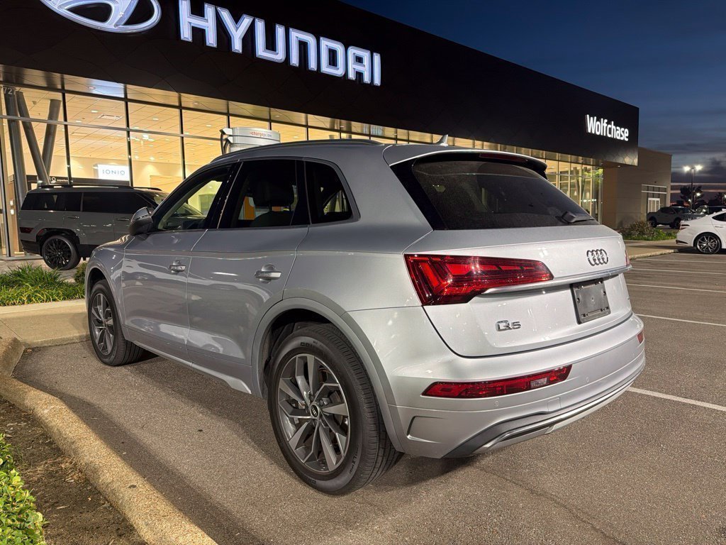 Used 2021 Audi Q5 2.0T Premium Plus w/ Premium Plus Package AWD/4WD image 2